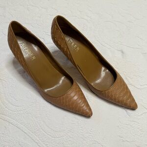 Ralph Lauren Tan Embossed Crocodile Patent Leather Heels - Size 7.5B